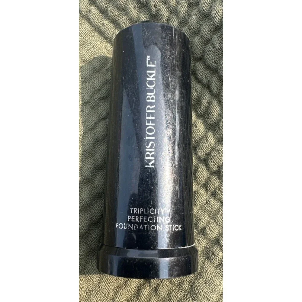 Kristopher Buckle Triplicity Perfecting Foundation Stick *Medium (Warm)